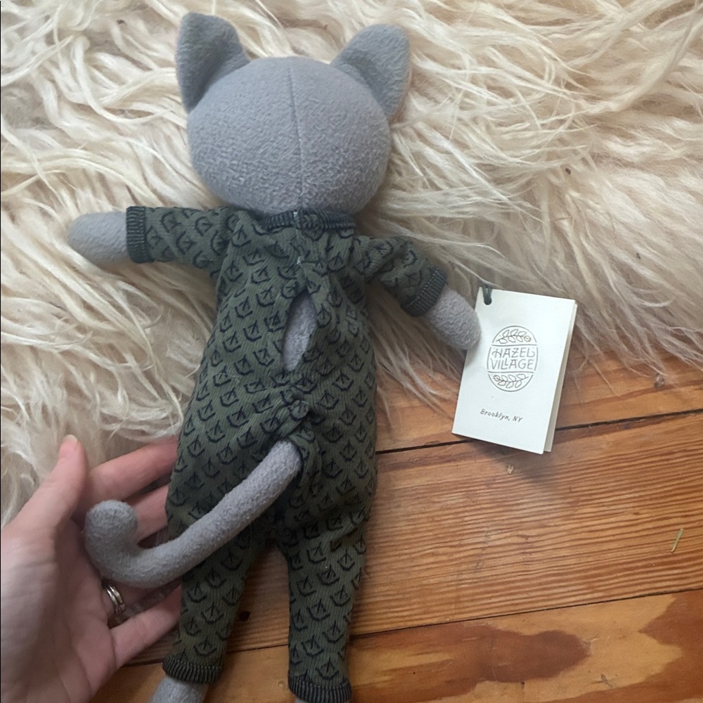 Hazel village Grace cat with outfit - Picture 2 of 9